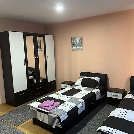 Modern 2 Bedroom Flat In Centre Apartment *