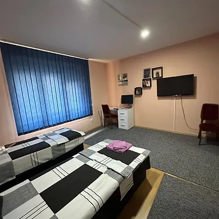 Modern 2 Bedroom Flat In Centre Apartment *