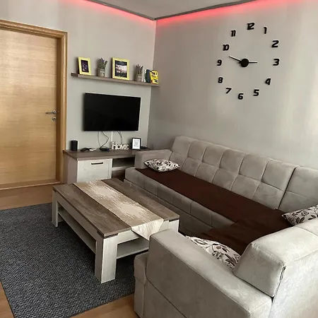 Apartment Modern 2 Bedroom Flat In Centre *